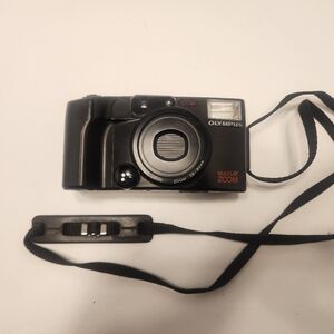 Olympus Infinity Zoom 210 AF 35mm Film Camera  UNTESTED